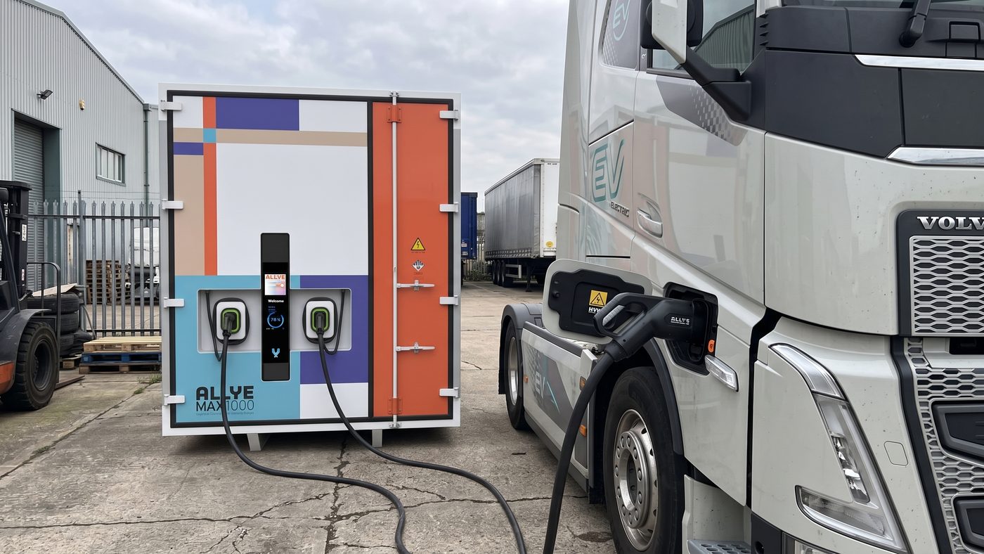 Allye MAX1000 charging an electric HGV